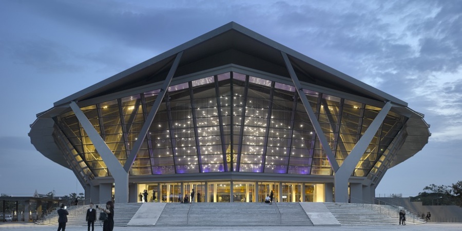 Lee más sobre el artículo Nueva escultura lumínica en Prince Mahidol Hall