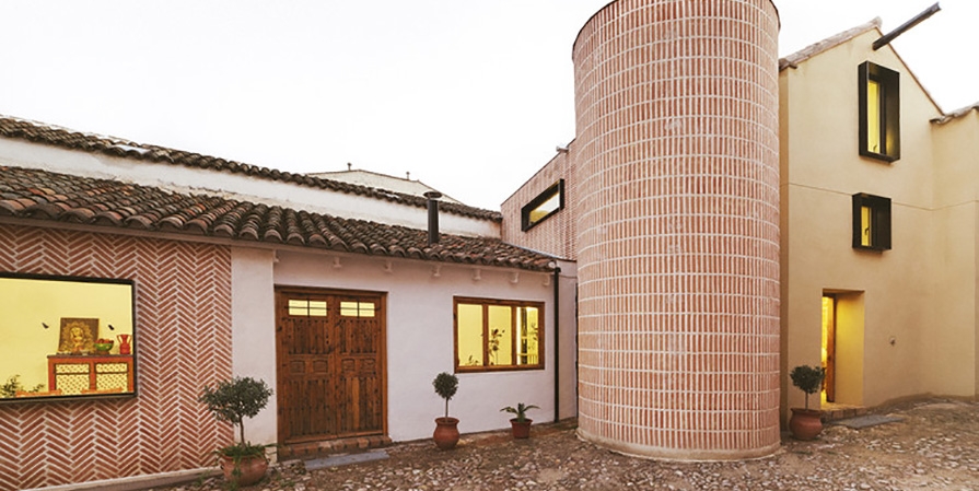 Lee más sobre el artículo Reforma de antiguo pajar | OOIIO Architects