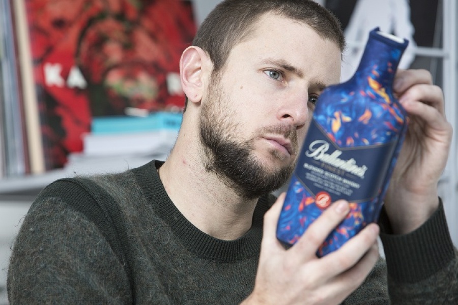 Lee más sobre el artículo Ballantine’s Edición Especial | Leif Podhajsky