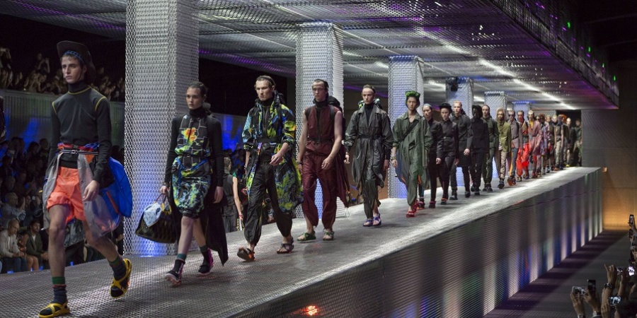 Lee más sobre el artículo S/S Prada 2017 | OMA/AMO