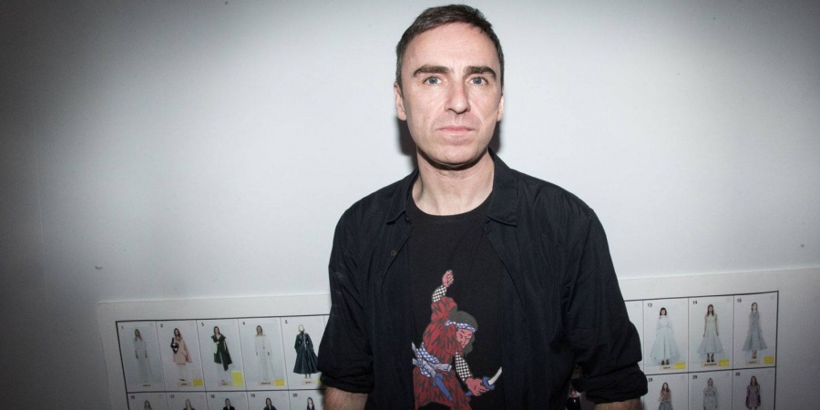 Lee más sobre el artículo Moda | Raf Simons galardonado en los CFDA Fashion Awards 2017