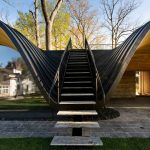 Estructura ondulada y oculta a través de la topografía: Fold House