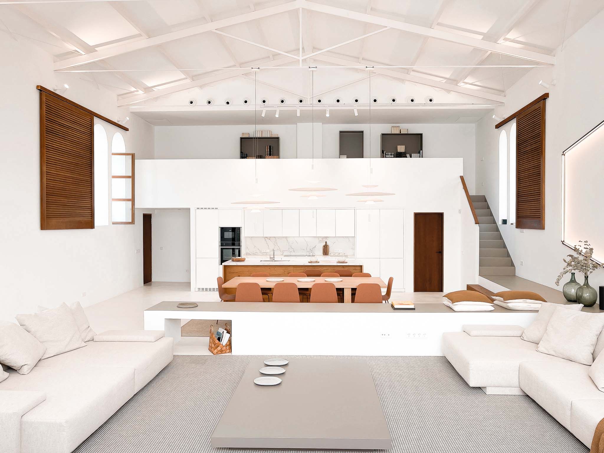 Lee más sobre el artículo Un teatro convertido en casa, así es el proyecto de Bonba Estudio y Vibia