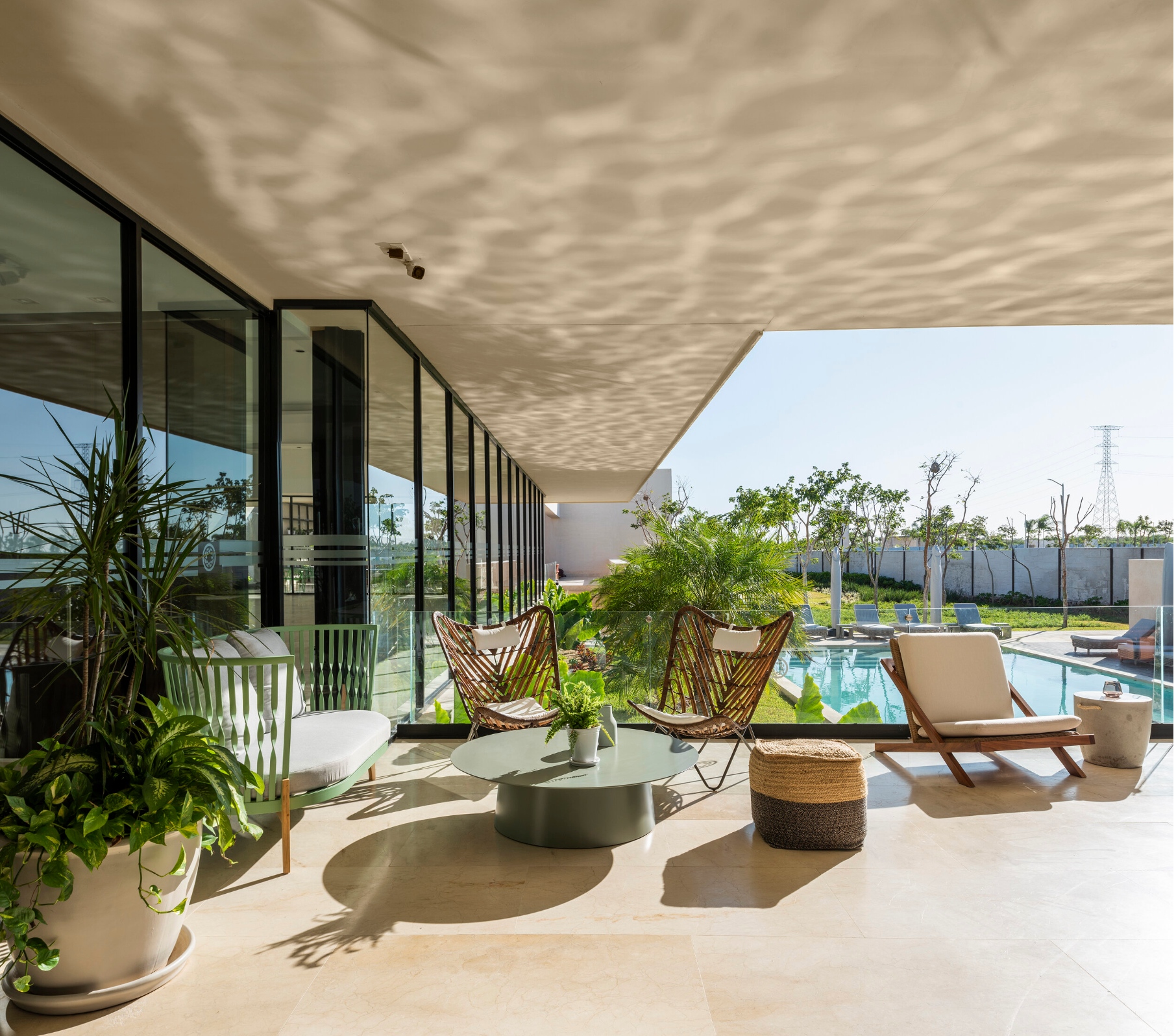 Soluna: una casa club de materialidad adaptable al tiempo