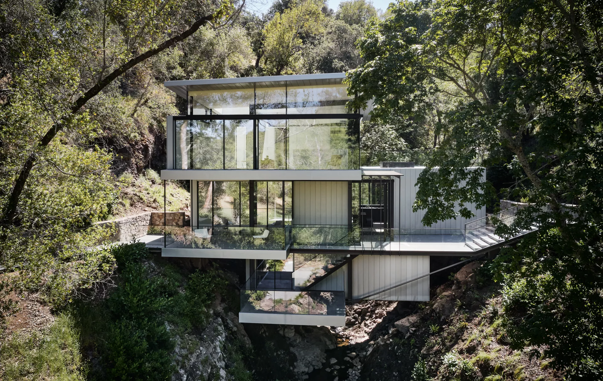 Lee más sobre el artículo Suspension House: arquitectura en armonía con la naturaleza