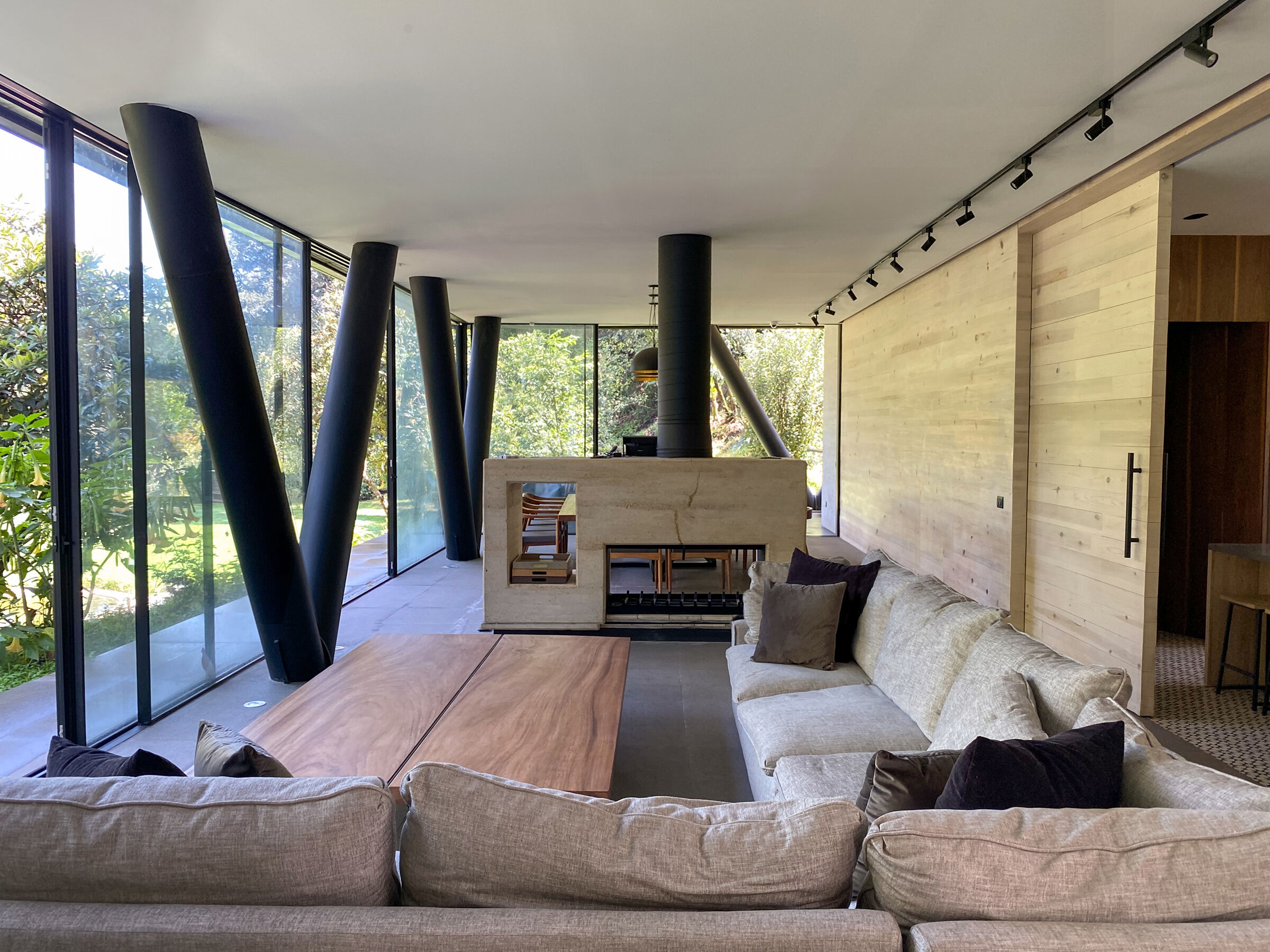 Lee más sobre el artículo Casa Ocoxal | A-001 Taller de Arquitectura | Valle de Bravo, Estado De México