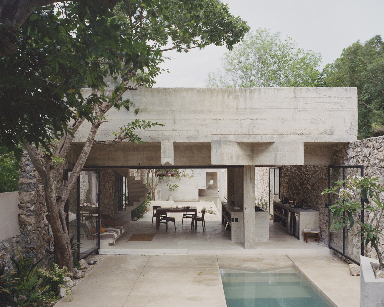 Lee más sobre el artículo Casa en los Cocos | Ludwig Godefroy Architecture | Mérida, México