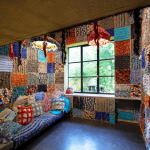(re)Material Culture por Liz Collins en Rossana Orlandi Gallery durante Milan Design Week 2024