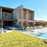 Casa Entremuros: arquitectura radial frente al mar