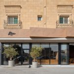 Blu Pizzería en Riad rinde homenaje a la arquitectura orgánica