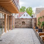 La transformación de una casa tradicional en un espacio mixto