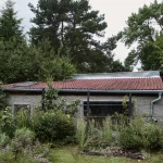 Panoší Újezd Summer House: De antiguo granero a refugio industrial de campo